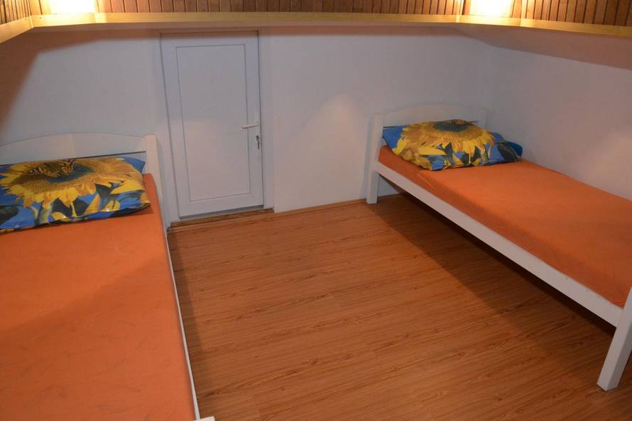 Dalj -  Brod-vikendica usidrena na obali Dunava u Dalju.