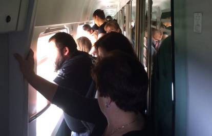 Putnici ogorčeni: 'Satima smo se vozili stisnuti kao sardine'