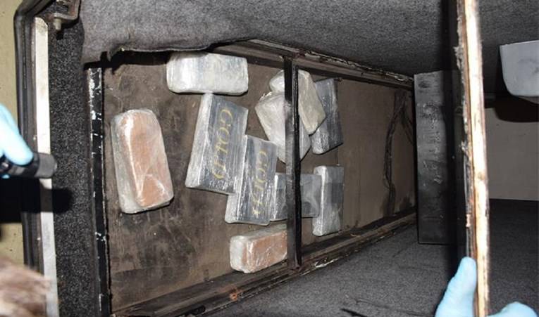 FOTO U autobusu iz Albanije dubrovačka policija pronašla pakiranja kokaina i heroina