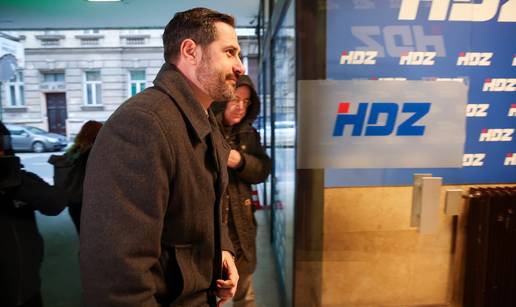 Ministar Glavina na do&ccaron;eku rukometa&scaron;a: 'Mo&zcaron;emo! &zcaron;eli zabraniti ljudima da pjevaju'