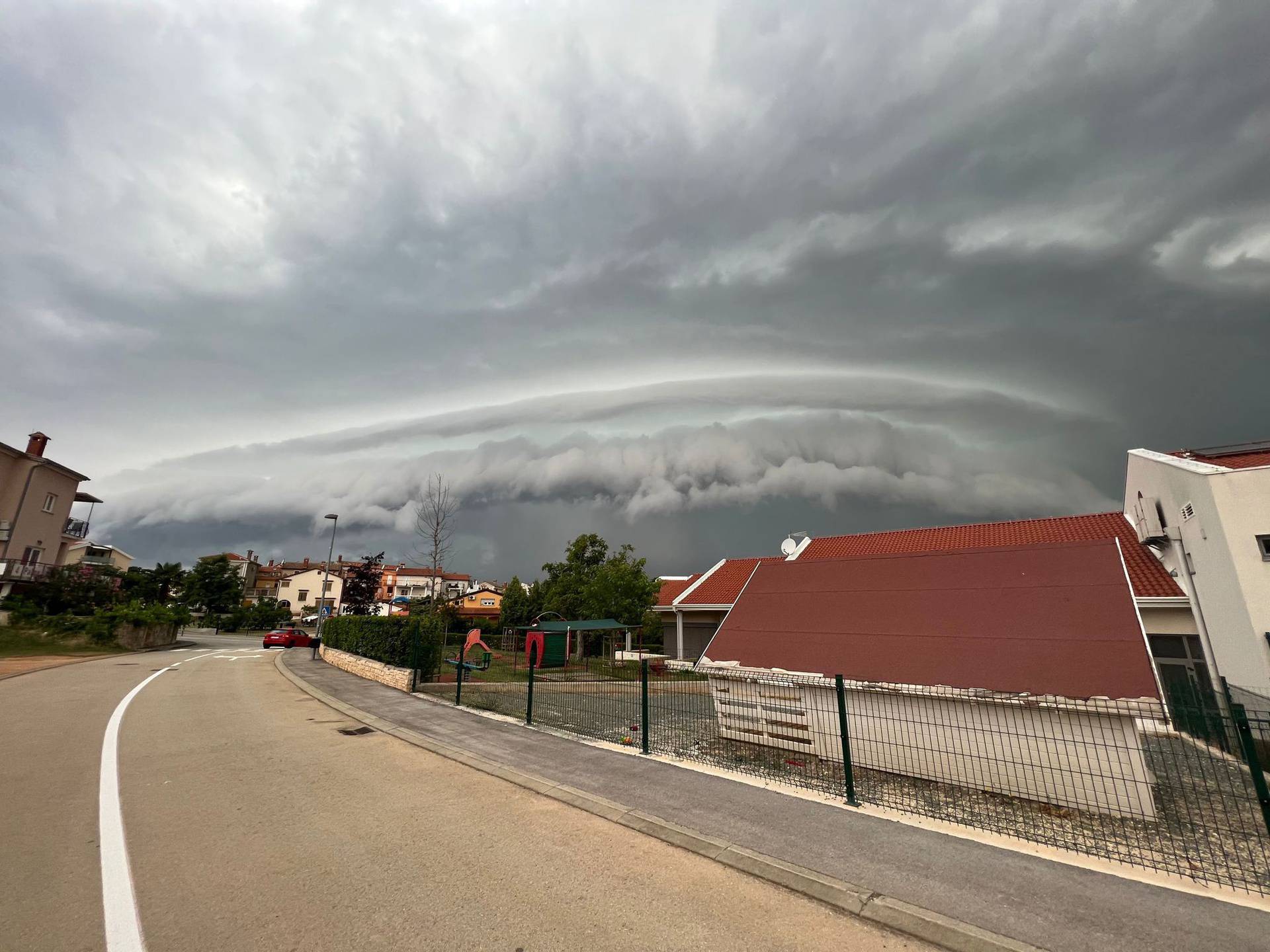 FOTO Pogledajte kadrove prije početka oluje iznad mora u Istri