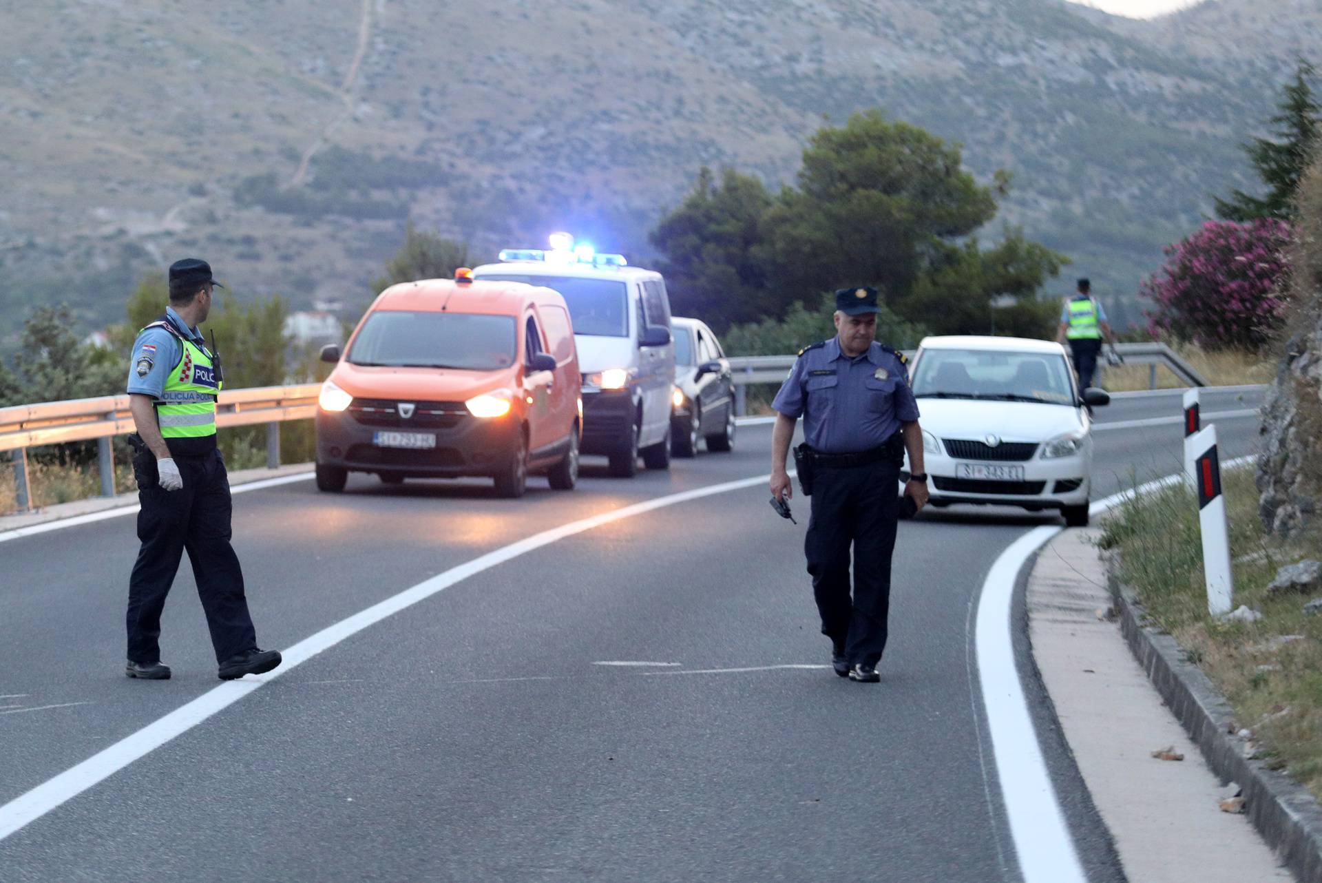 Jedna osoba poginula u slijetanju vozila u Šparadićima, policijski očevid u tijeku