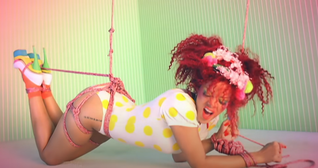 Ayy, mamacita! Rihanna mokra do kože najavila nestašno ljeto