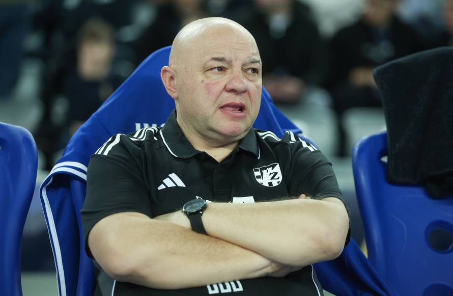 Zagreb: Zagrijavanje igrača uoči početka utakmice RK Zagreb i Paris Saint-Germain