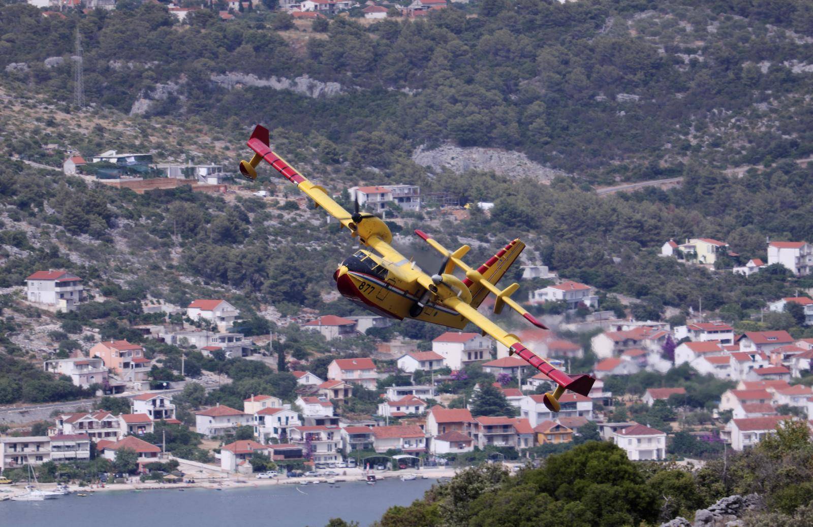 Buknuo požar u naselju Marina kod Trogira