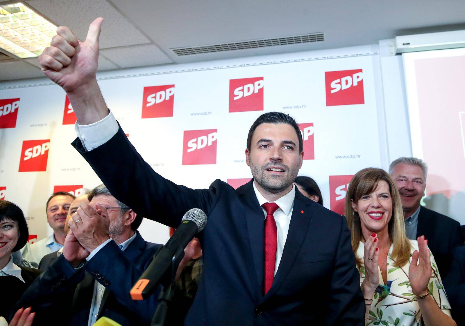 Prema prvim nesluÅ¾benim rezultatima SDP osvojio 4 mandata