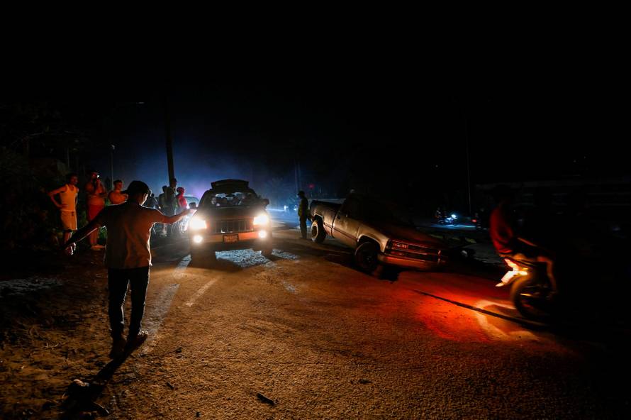 Aftermath of earthquakes in La Guaira