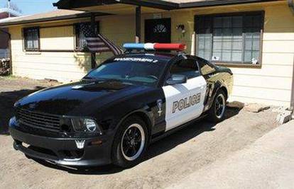 Od Mustanga je napravio pravu policijsku limuzinu
