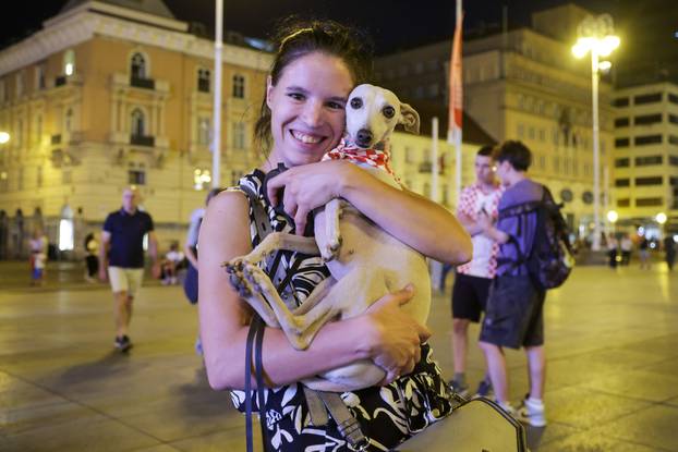 Zagreb: Navijači zauzeli mjesta unatoč tome što utakmice između Hrvatske i Portugala počinje u jedan sat