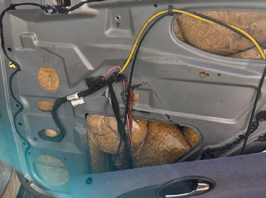 FOTO Ugurao duhan gdje je stao u autu. Imotski carinici našli ga i u kotaču, zaplijenili su 40 kila