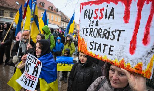 FOTO U centru Zagreba odr&zcaron;ali skup podr&scaron;ke Ukrajini: 'Putin je ubojica', 'Zajedno smo ja&ccaron;i'...