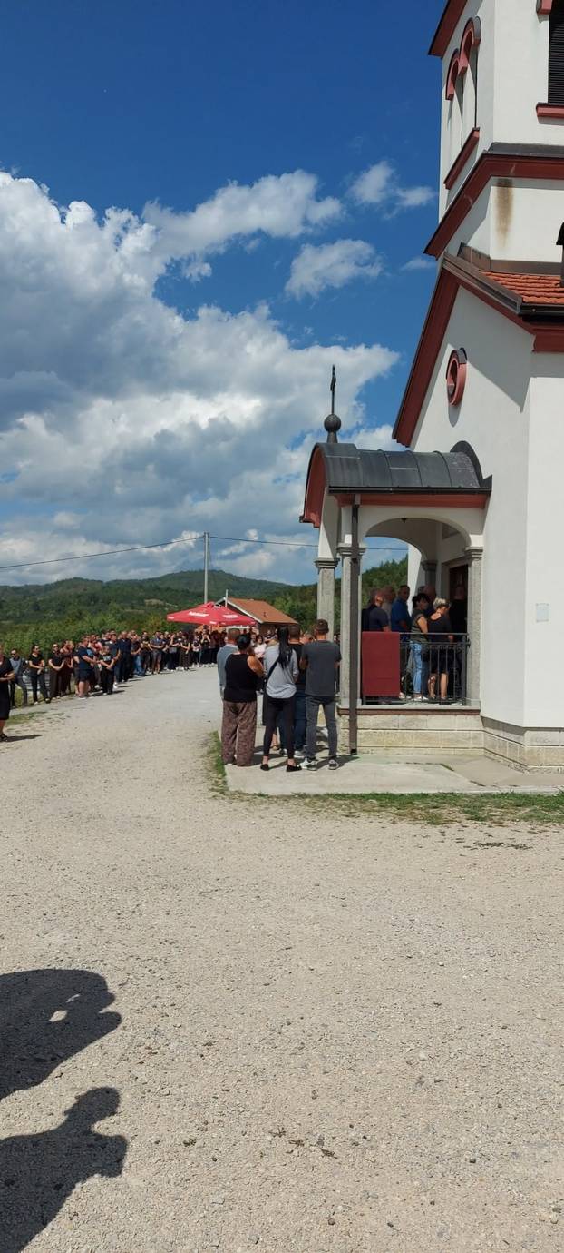 FOTO TUGA U KOTOR VAROŠU Pokopali Draganu (34) koja je poginula u buktinji kod Omiša