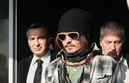 J. Depp sletio u Beograd i ostao spavati u zrakoplovu