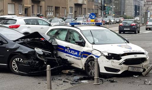 Krš i lom u središtu Zagreba: Sudarili se s policijskim autom