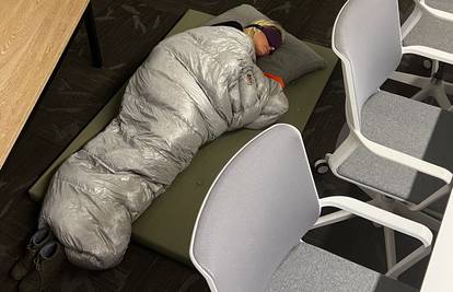 Muskovi zaposlenici spavaju po podovima: 'Kada se tvoj tim 24 sata trudi da ispoštuje rokove'