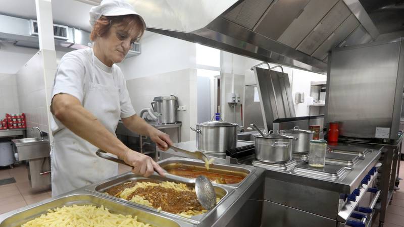 Zagreb: Gladno je 43% učenika srednjih škola, trećina ne ide na aktivnosti izvan škole, skupo je