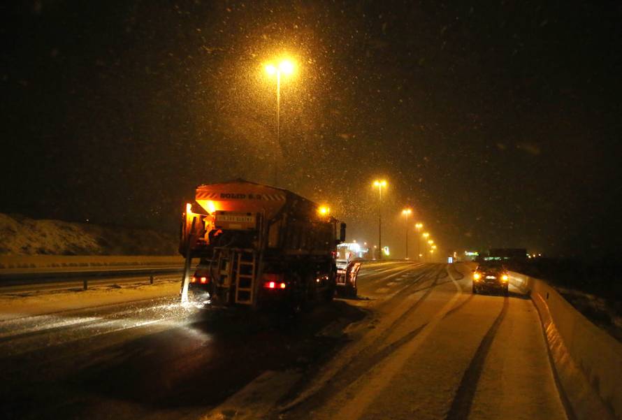 Paraliza zbog mećave: Putnike u Gračacu sklonili u samostan