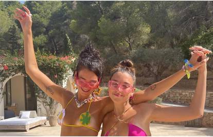 Dua Lipa pozirala u mini bikiniju heklanom da prekrije tek nužno