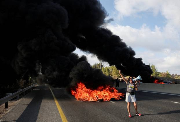 People block Israel's main highway connecting Jerusalem and Tel Aviv near Latrun