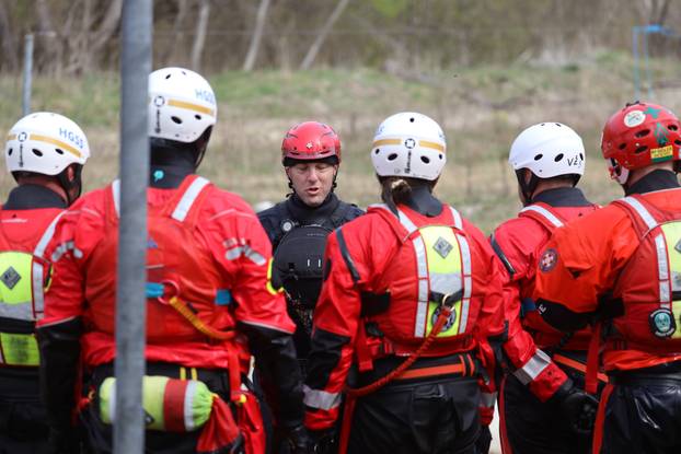HGSS provodi obuku kineskih spa&scaron;avatelja u Hrvatskoj u podru&ccaron;ju spa&scaron;avanja na vodama i poplavama