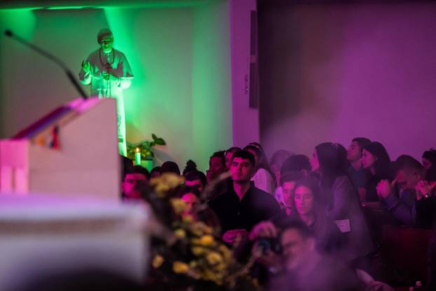 Split: U crkvi Srca Isusova održano je klanjanje za mlade kao odgovor na Noć vještica