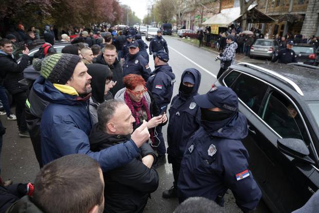 Na većini birališta tijekom lokalnih izbora u Srbiji došlo do incidenata i prosvjeda, intervenirala i policija