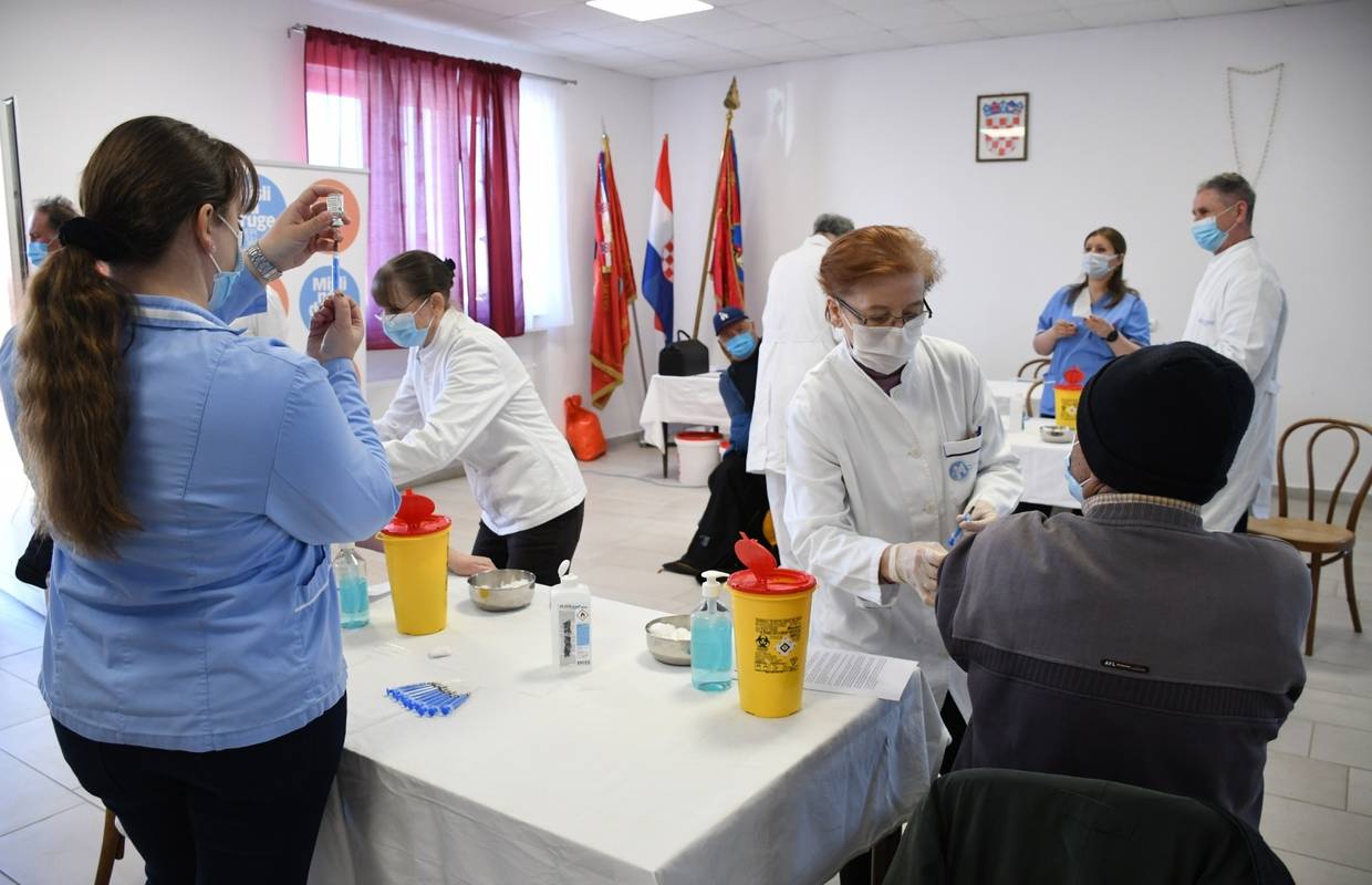 'Trombozu ćete prije dobiti od Covida, kontracepcijskih pilula ili aviona, nego od AstraZenece'