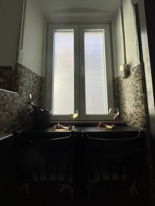 FOTO Stan u Zadru uređen je kao set iz filmova za odrasle: Evo koliko stoji noćenje