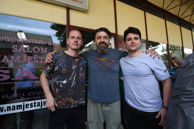 Bjelovar: Glumci u sklopu BOk festivala sami su bili eksponati u izlogu namještaja San