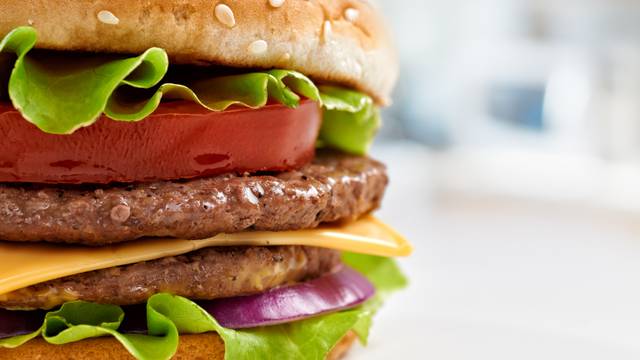 Savršeni hamburger ima devet slojeva i visok je 7 centimetara