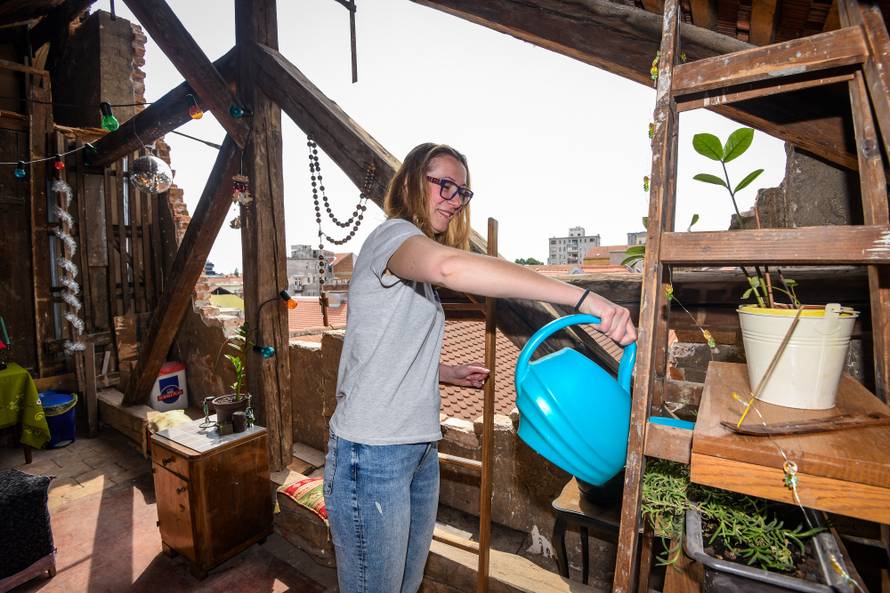 Od velike rupe u zidu napravila terasu: 'Imam pogled na Ilicu'