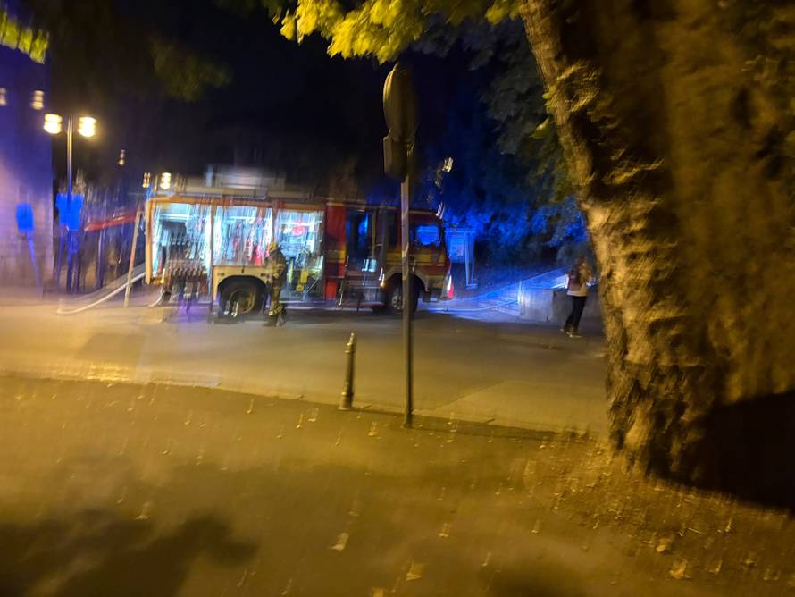 VIDEO Gori Kino Tuškanac u Zagrebu: Na terenu i policija
