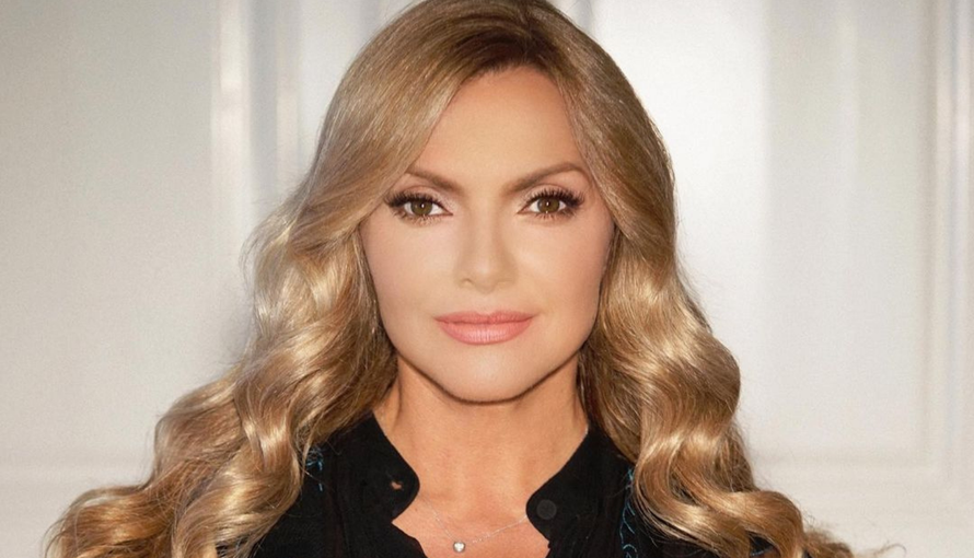 Vlatka Pokos pozirala u bujnom dekolteu i pokazala vitke noge