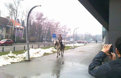 Uzjahala je konja pa je projahala ulicama Zagreba