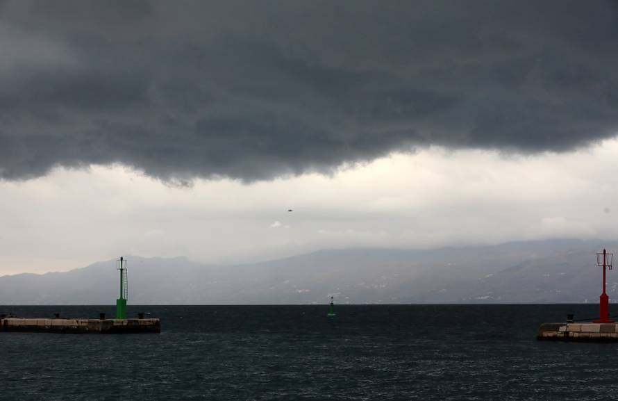 Rijeka: Tamni oblaci nad Kvarnerom
