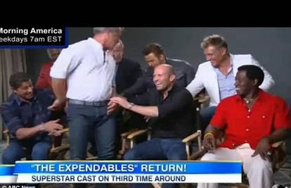 Melu Gibsonu slomio se stolac pa je sjeo u krilo 'frendu' Slyju