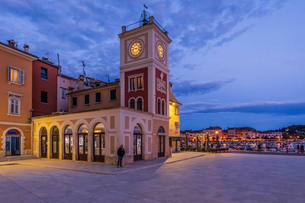 Gradske fotografije u sumrak grada Rovinja