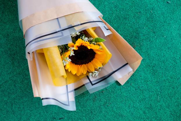 Close up of bouquet of sunflowers
