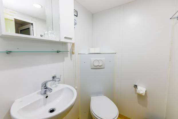 FOTO Zavirite u prvi brod-hotel u Hrvatskoj: Noćenje na ovom brodu u Rijeci ima posebnu čar