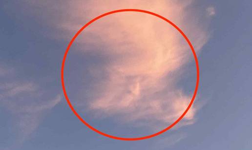 Pa ovo je sve! Obožavateljica tvrdi da joj se ukazao Trump na nebu. Pogledajte fotografiju...