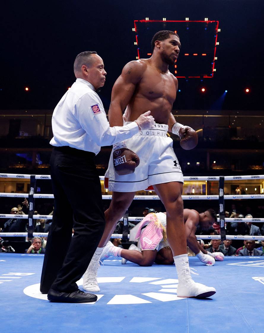 Anthony Joshua v Francis Ngannou