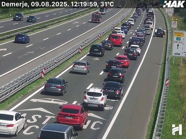 FOTO Kaos na cestama: Zapalio se auto na A1, velike su kolone