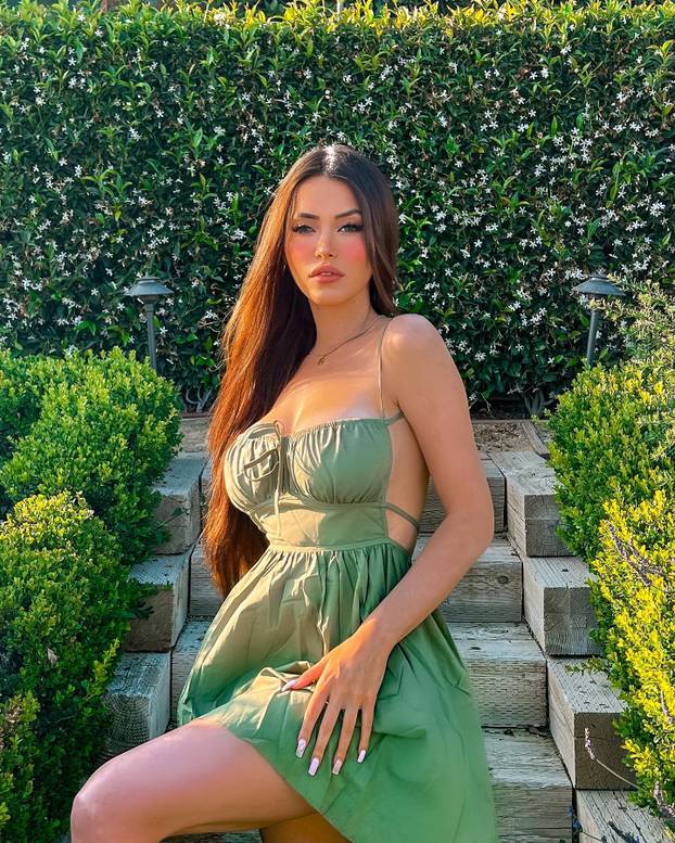 FOTO Lijepa Claudia iz Brazila nevjerojatno sliči Megan Fox, a prati je osam milijuna ljudi