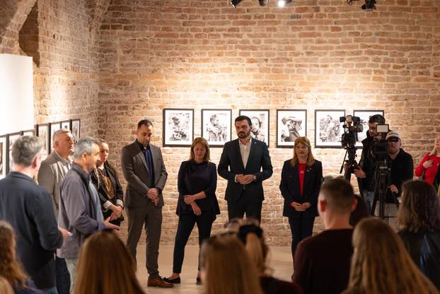 Osijek: Svečano otvorenje izložbe fotografija fotoreporterke Pixsella Emice Elveđi "Srce za Afriku"