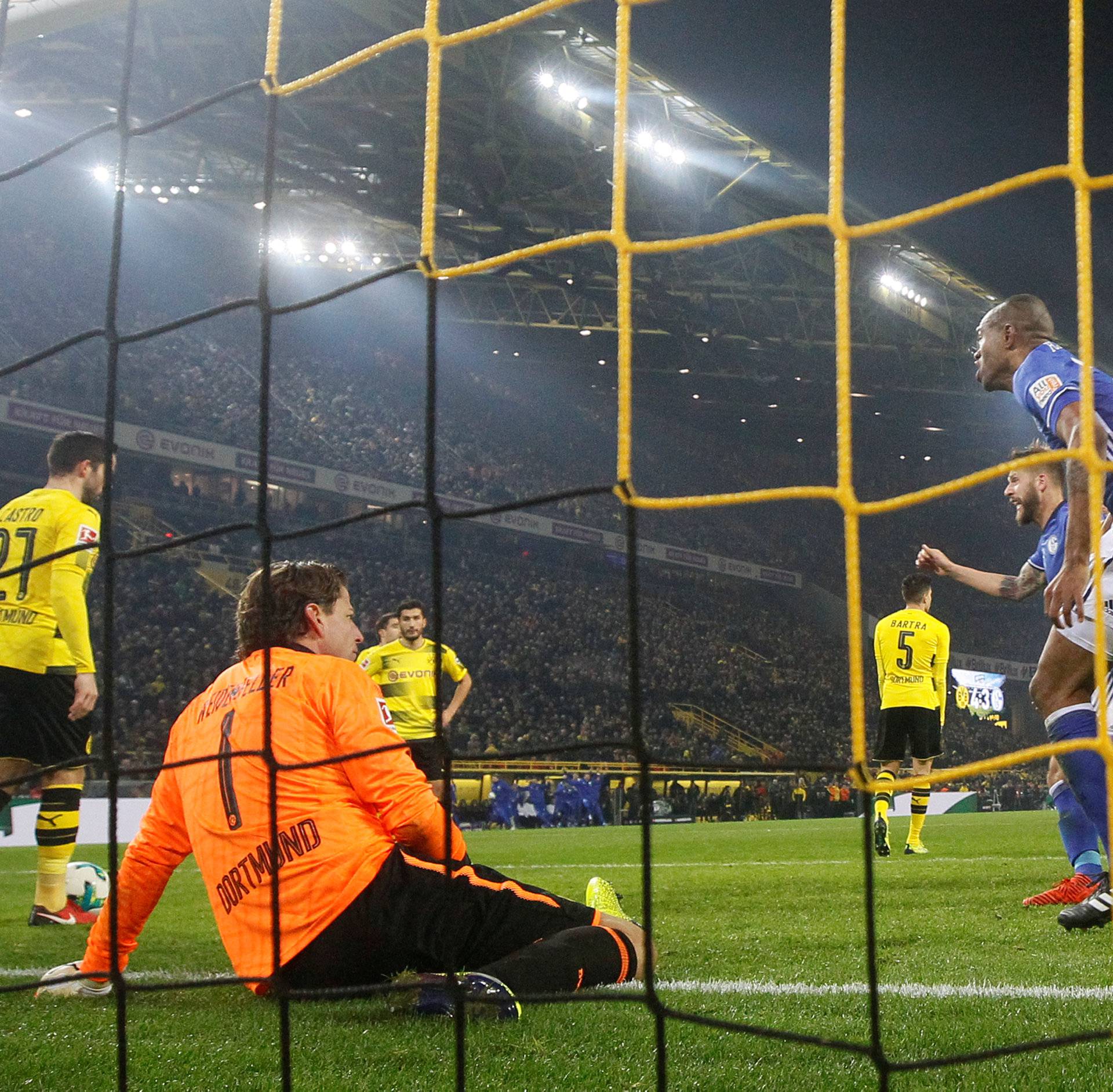 Bundesliga - Borussia Dortmund vs Schalke 04