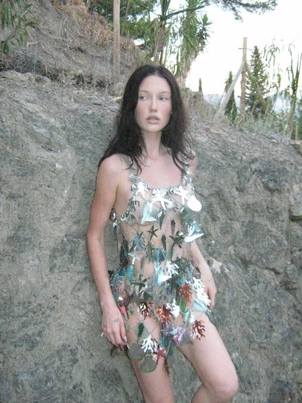 FOTO Ovo je nova cura Orlanda Blooma? Voli pokazivati grudi, svi kažu da liči na Katy Perry