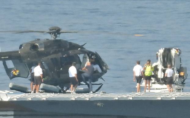 Jeff Bezos i zaručnica Lauren poletjeli helikopterom s jahte i otišli iz Hrvatske