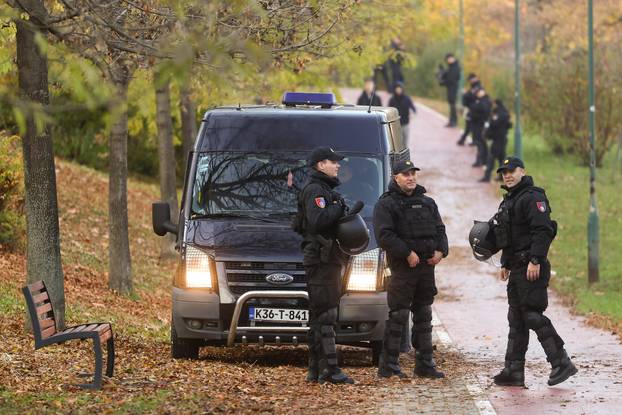 Sarajevo: Velik broj policije kod dvorane Zetra gdje će biti odigrana utakmica Eurolige između Dubaija i izraelskog Hapoela