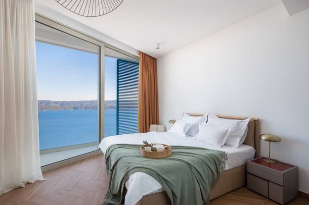 Bazen, sauna, teretana i dvije plaže na 'par koraka' - evo što sve nudi raskošna vila u Omišu