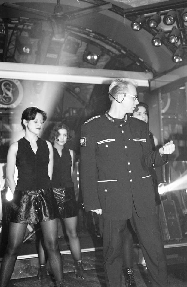 Zagreb: Pjevač Senna M na promociji spota albuma "Čovjek s neba", 11. mj 1995.